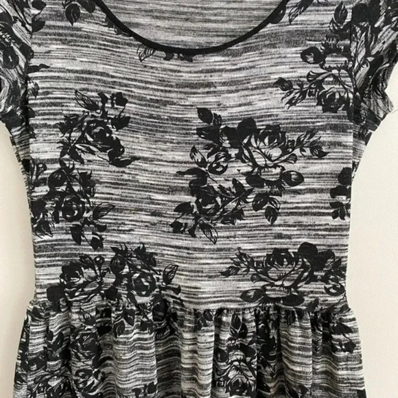 love...ady Floral Dress - Picture 5 of 8